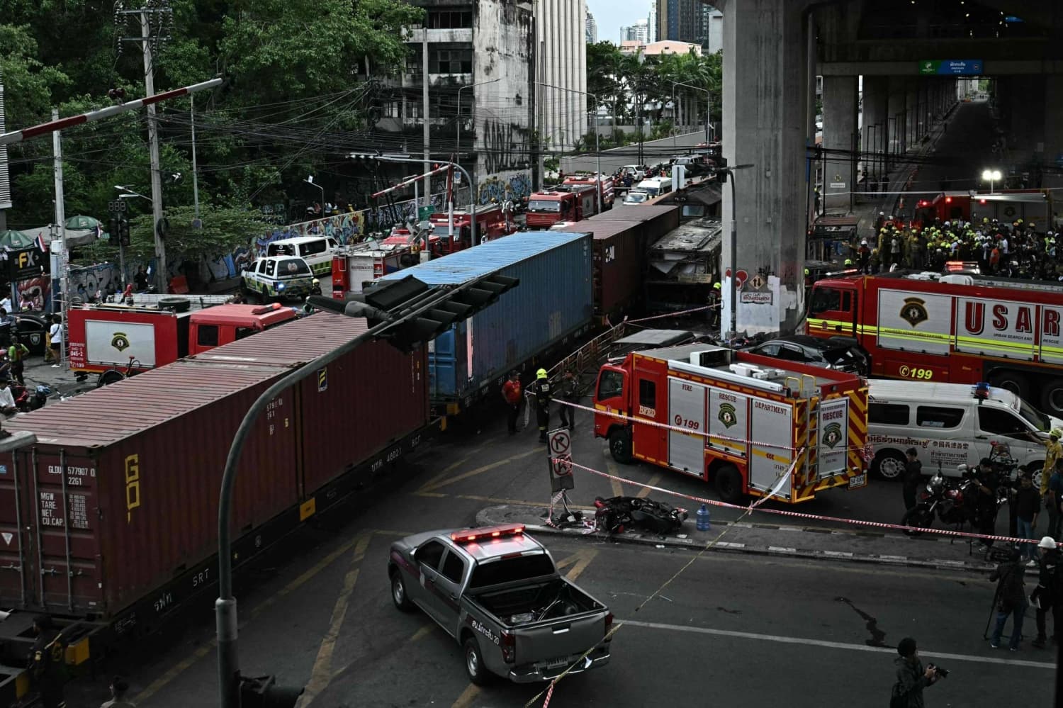 Train and bus collision in Bangkok results in at least eight fatalities