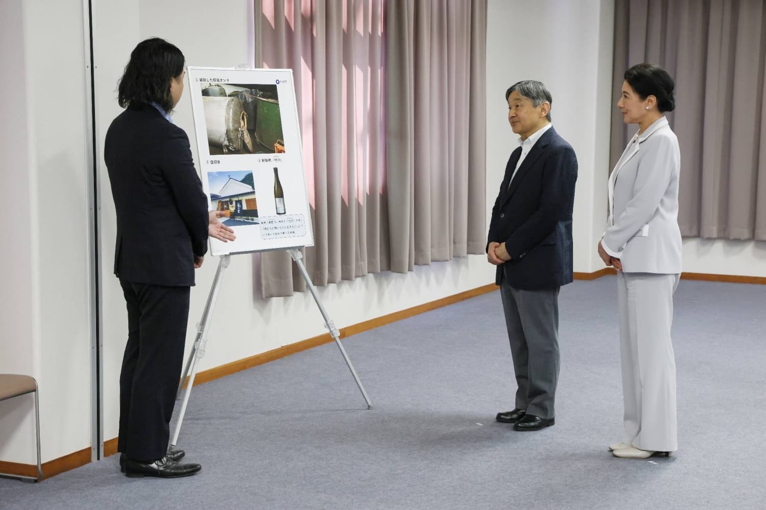 Imperial Couple Visits Disaster-Affected Residents in Ehime Prefecture