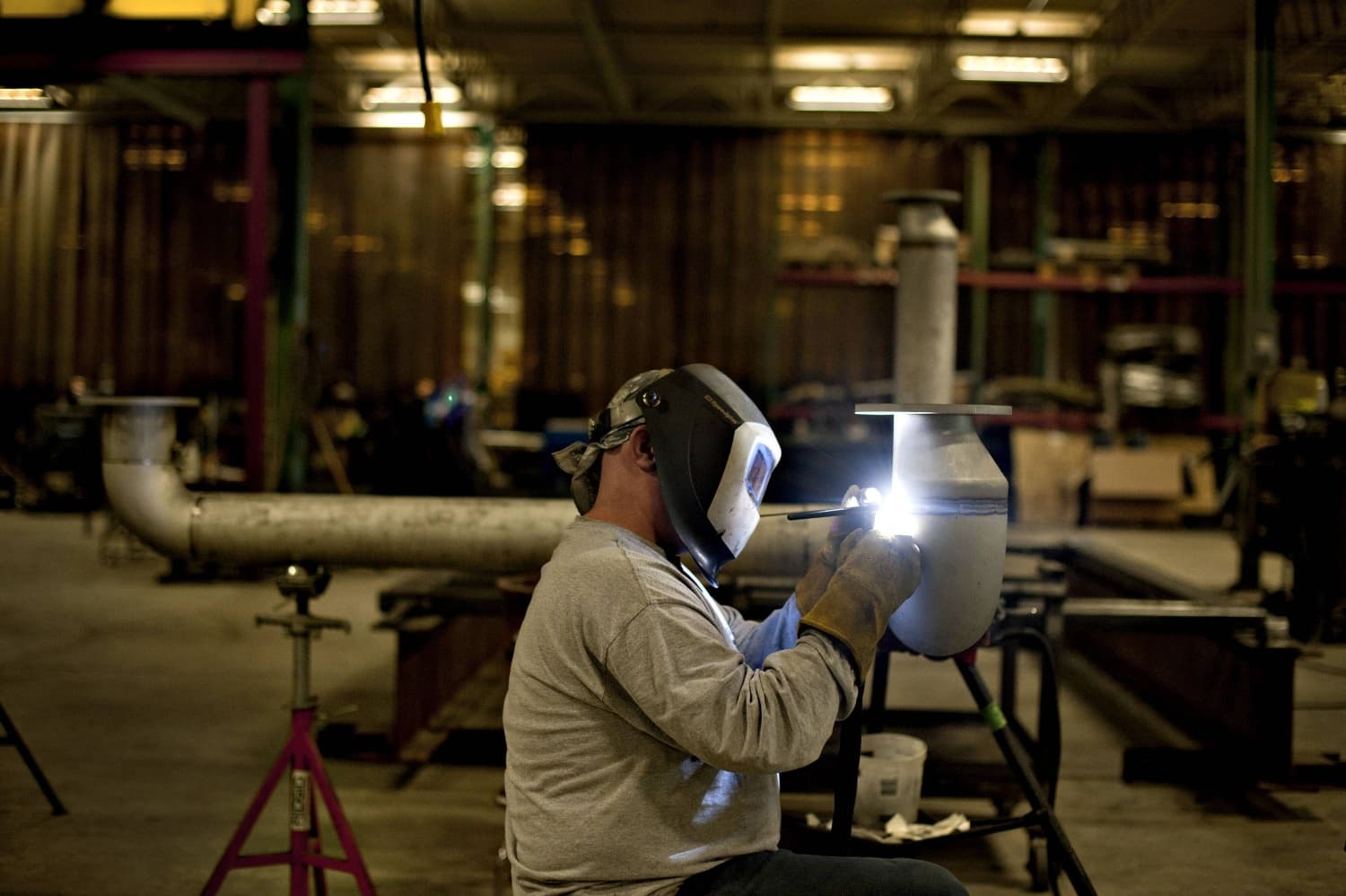 Japan's Core Machinery Orders Decline by 9.4% in March