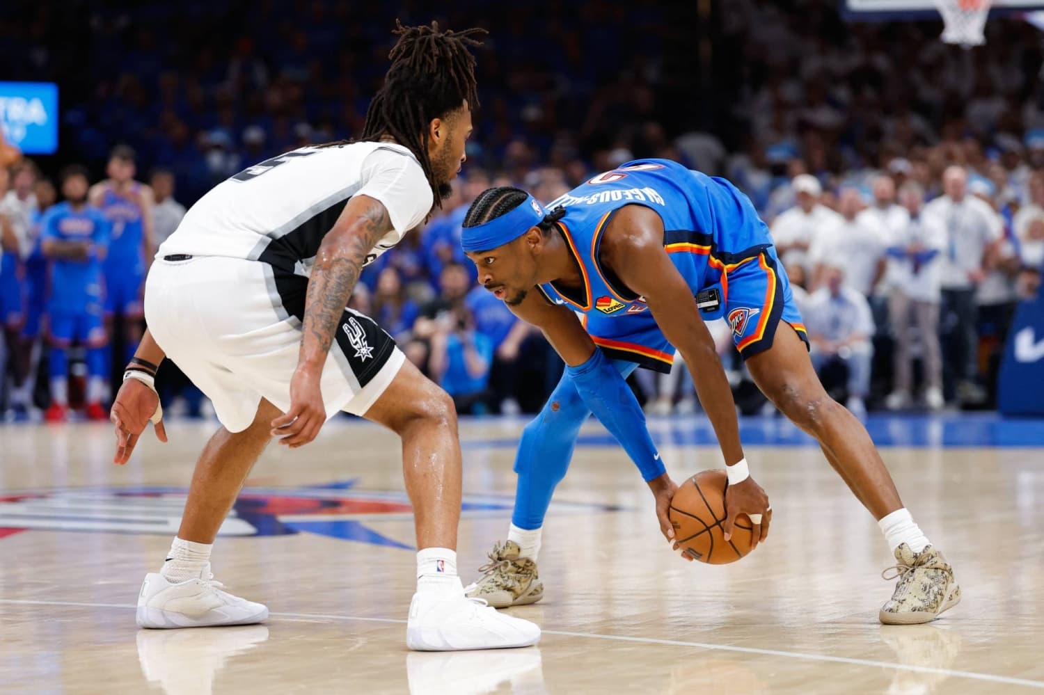 Thunder Defeat Spurs to Even Series at 1-1