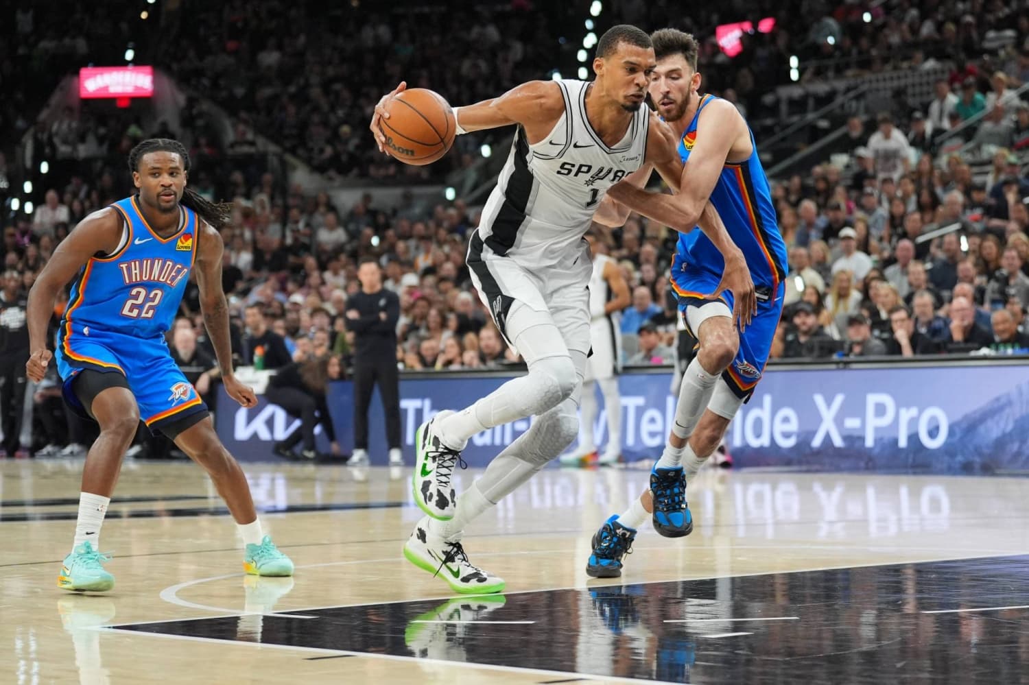 Victor Wembanyama shines as Spurs defeat Thunder to tie series at 2-2