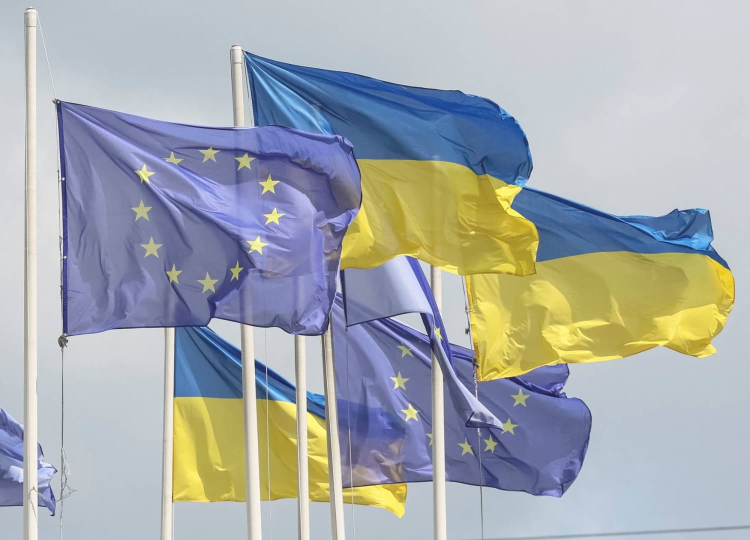 Ukrainian Forces Gain Ground as European Involvement Increases