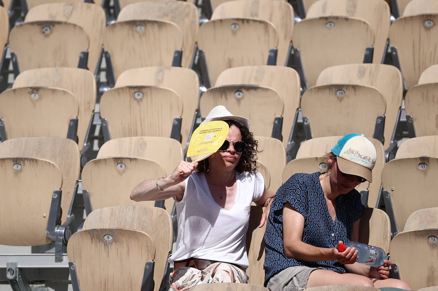 French Open Players and Fans Endure Extreme Heat at Roland Garros