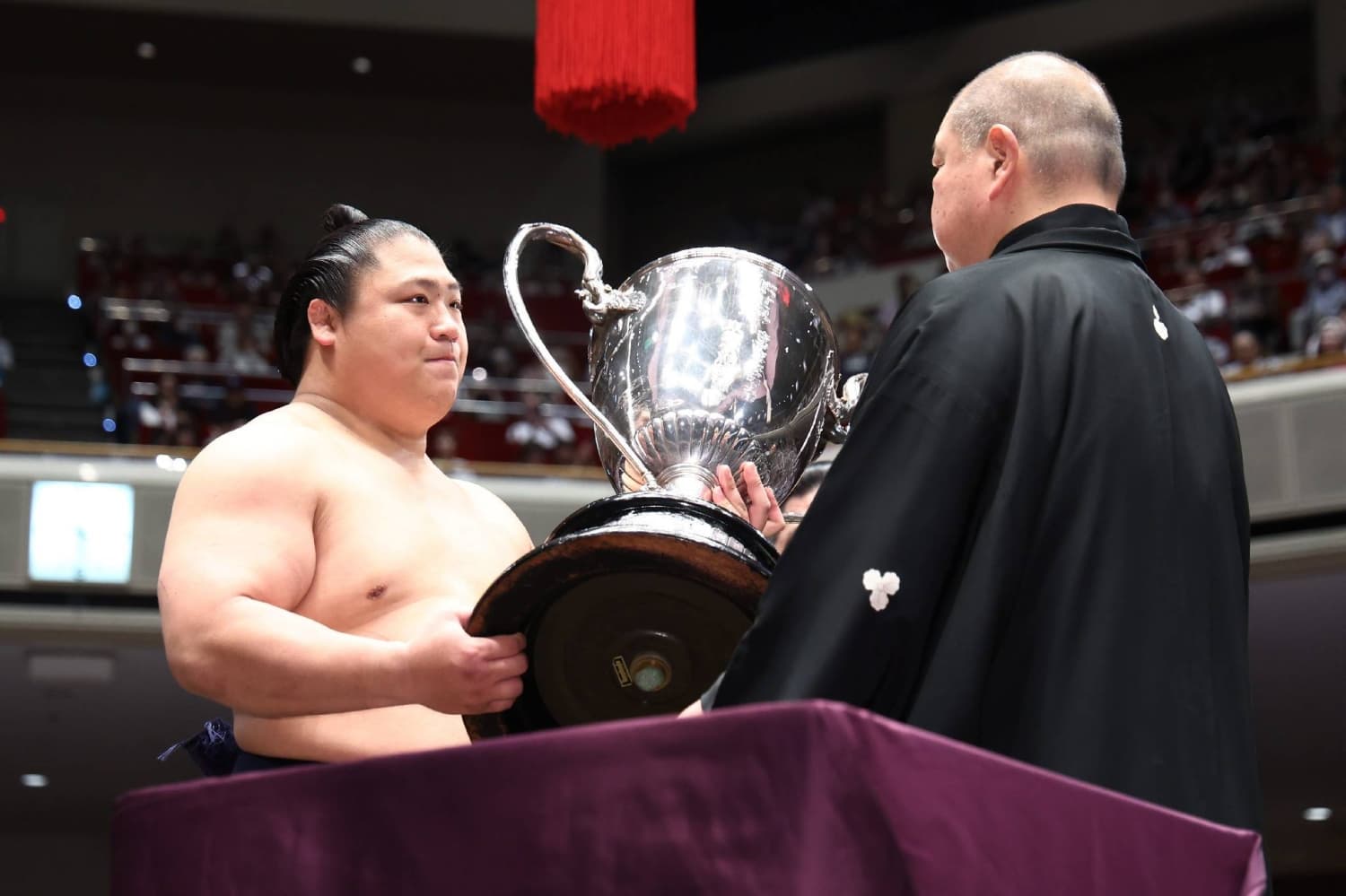 Wakatakakage Becomes 11th Sumo Wrestler to Win Title as Komusubi Since 1931