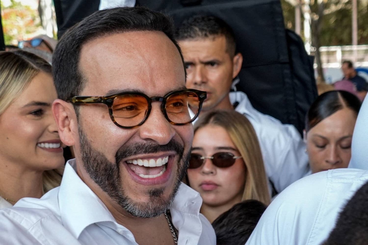 Pro-Trump Candidate Advances to Colombia Presidential Runoff Against Leftist Rival