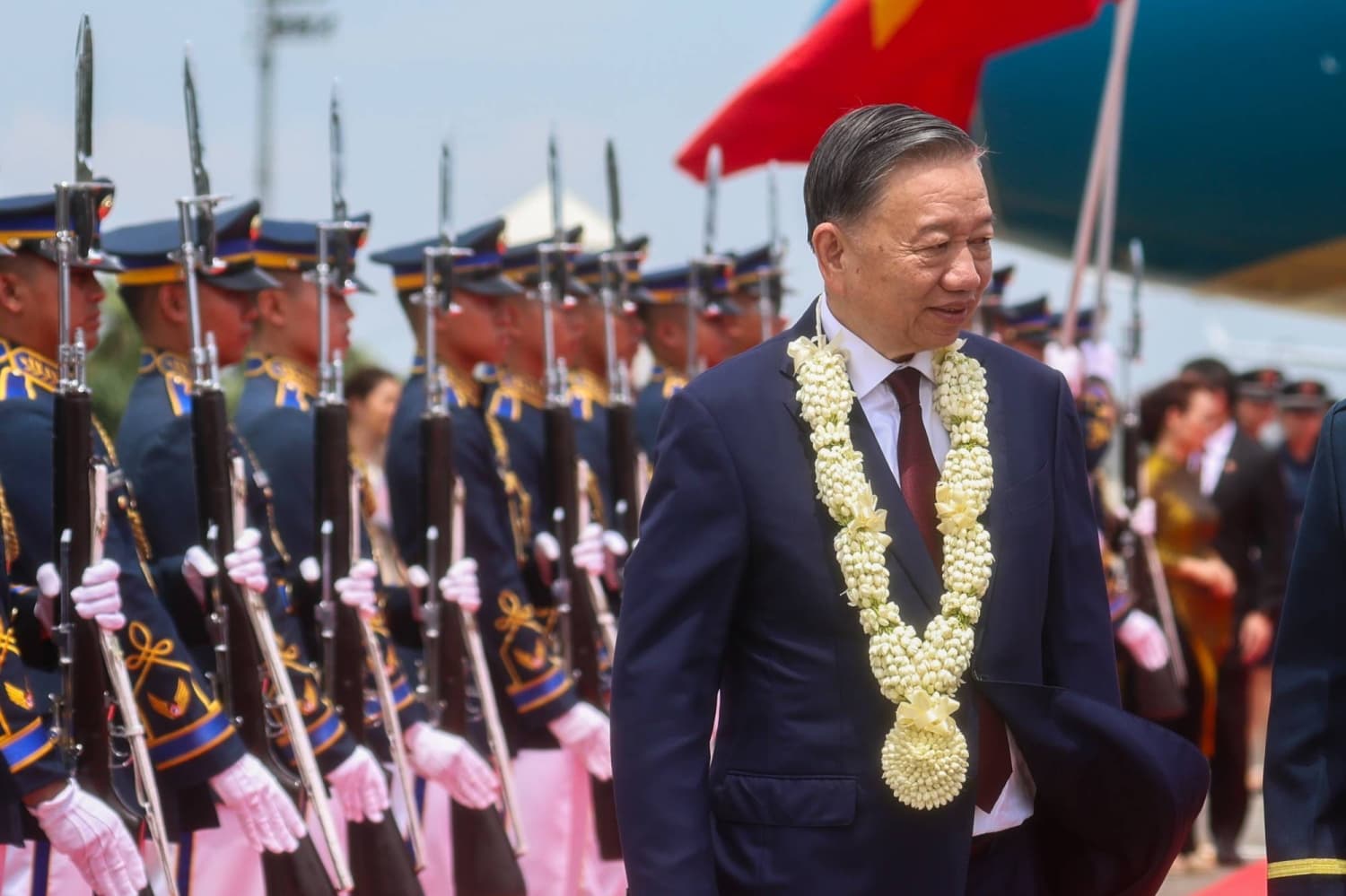 Vietnam and Philippines Strengthen Relations Amid South China Sea Tensions