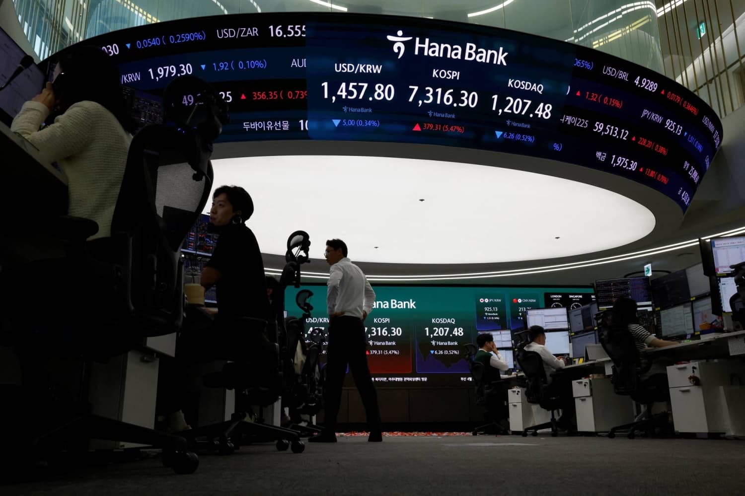 Investors Anticipate New Wave of Asian AI Success Following SpaceX and OpenAI Funding