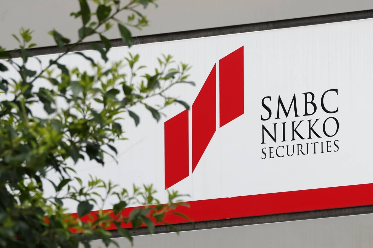 SMBC Nikko Considers ¥100 Billion Mezzanine Fund Amid M&A Surge in Japan