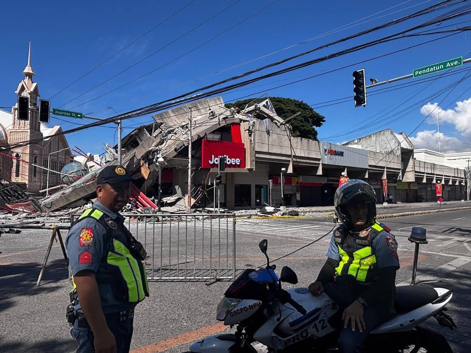 Strong Earthquake Near Philippines Causes Building Damage and Tsunami Alerts