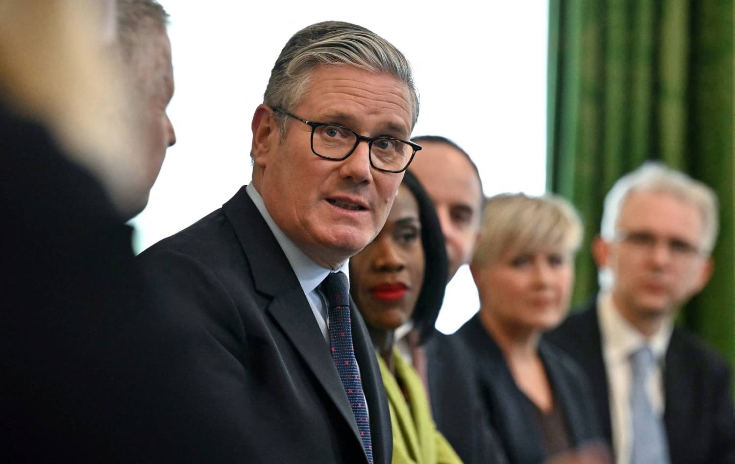 Starmer to Propose Social Media Ban for Users Under 16 in Coming Days