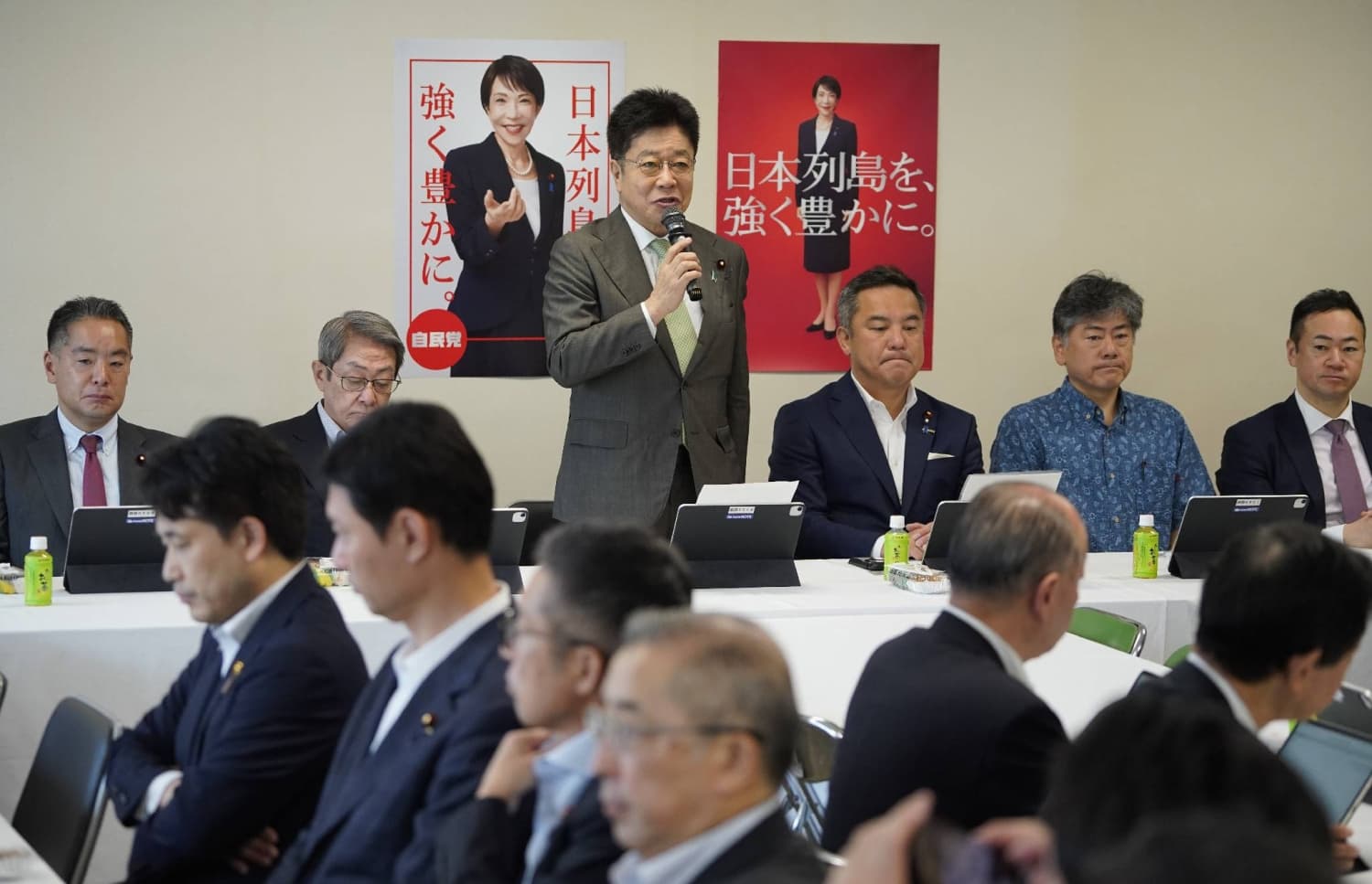LDP Endorses Legislation to Reduce Lower House by 45 Seats