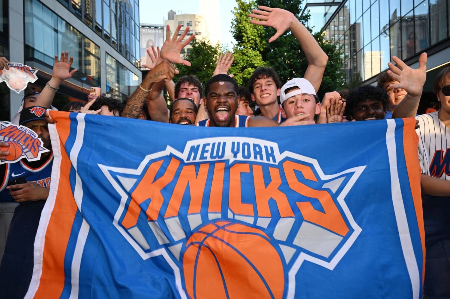 Knicks Secure First NBA Championship in 53 Years with Victory Over Spurs