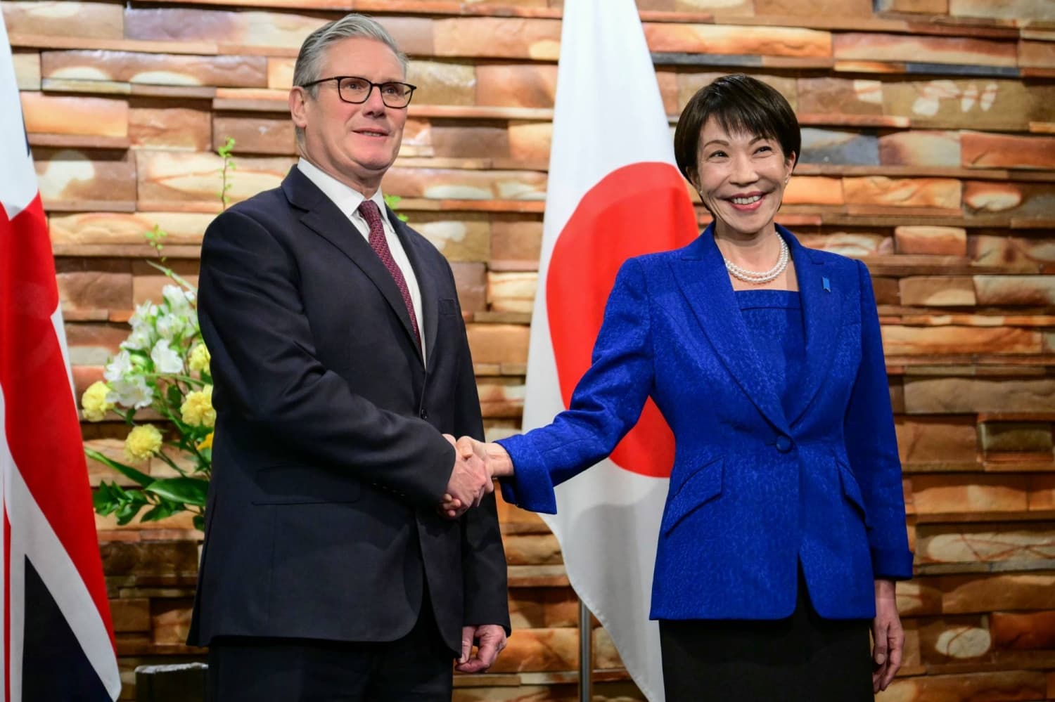 Starmer to Discuss Fighter Jet Funding with Japan's Takaichi Amid Program Delays