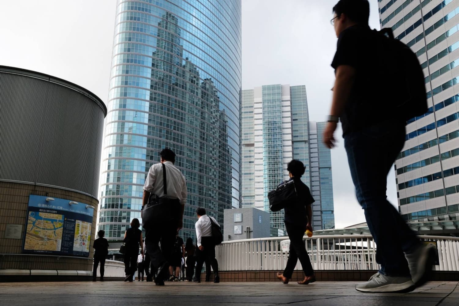 Global Investors Reduce Holdings in Long-Dated Japanese Government Bonds