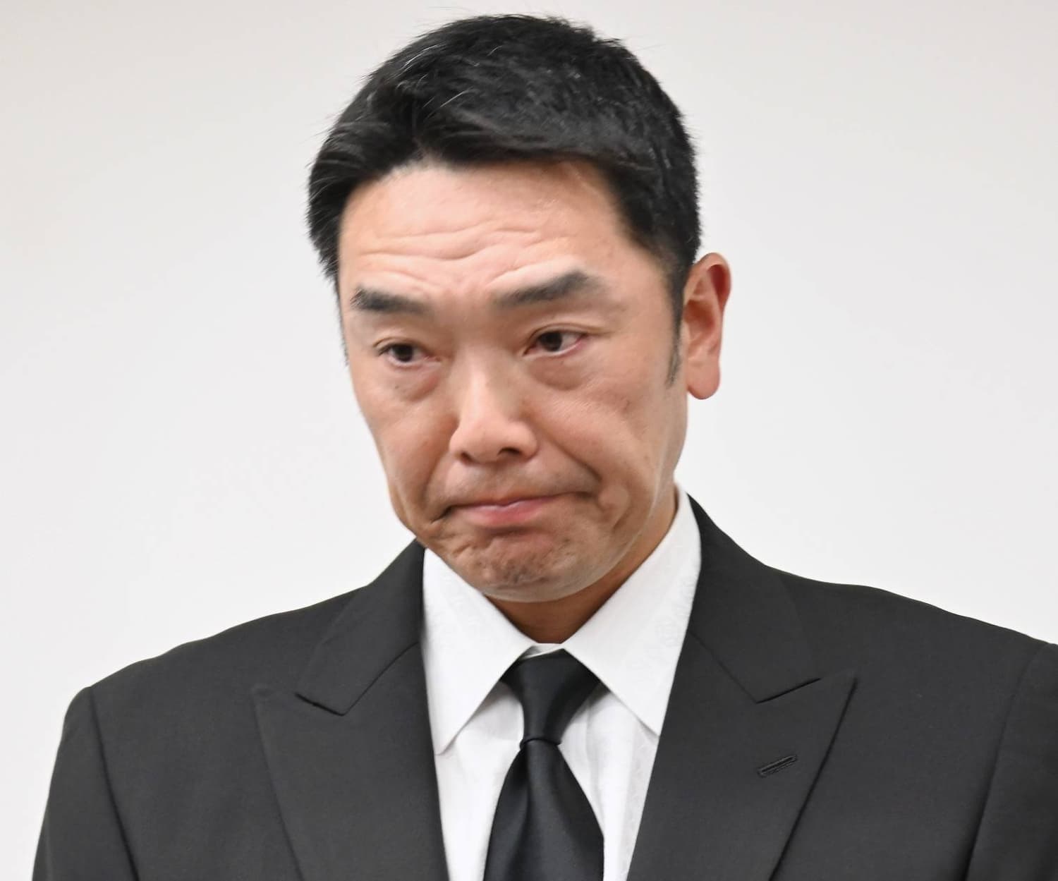 Former Giants Manager Abe Avoids Indictment in Alleged Assault Case