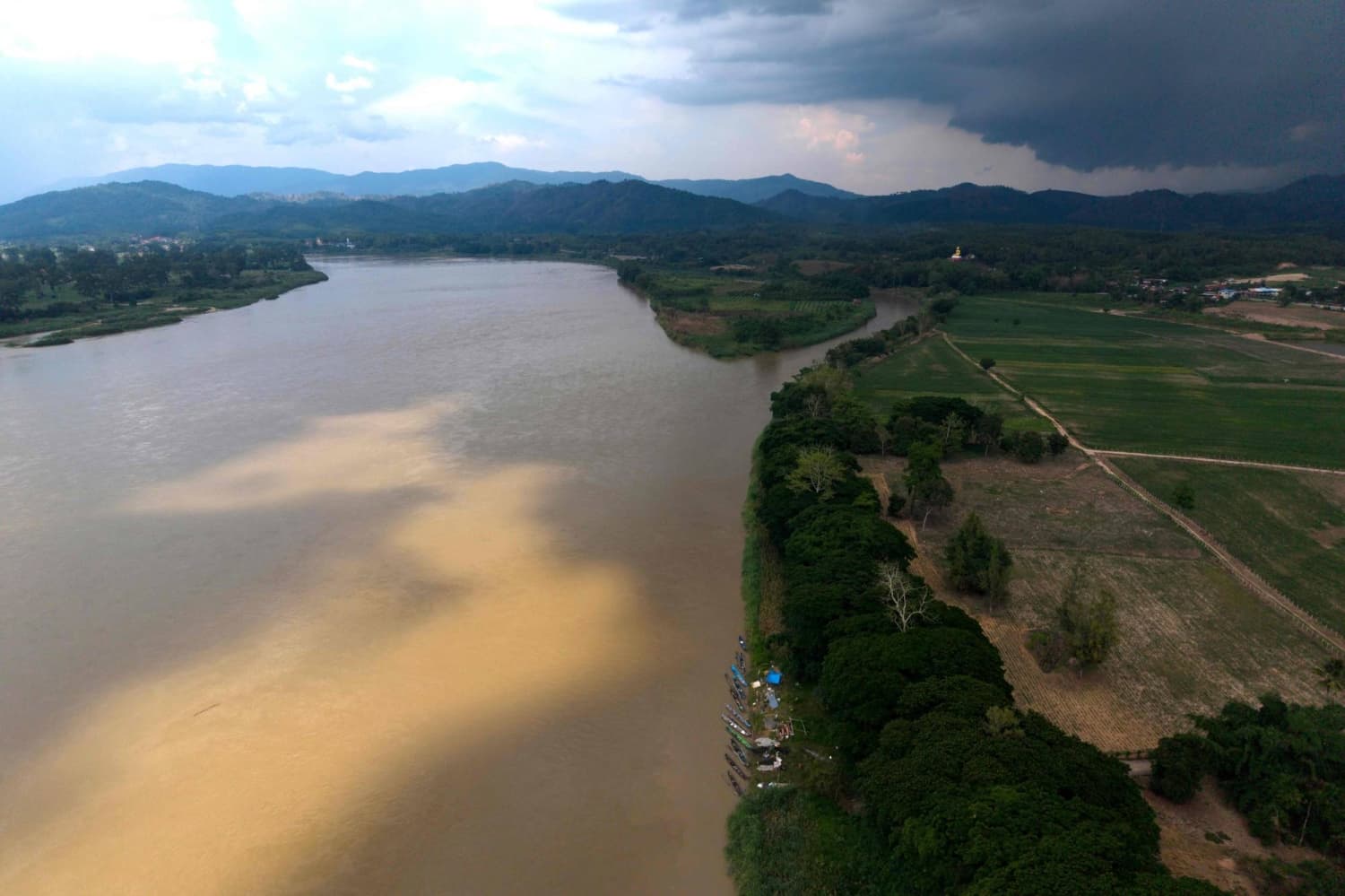 Arsenic Levels in Mekong River Reach Nine Times Safe Limit, Affecting Local Workers