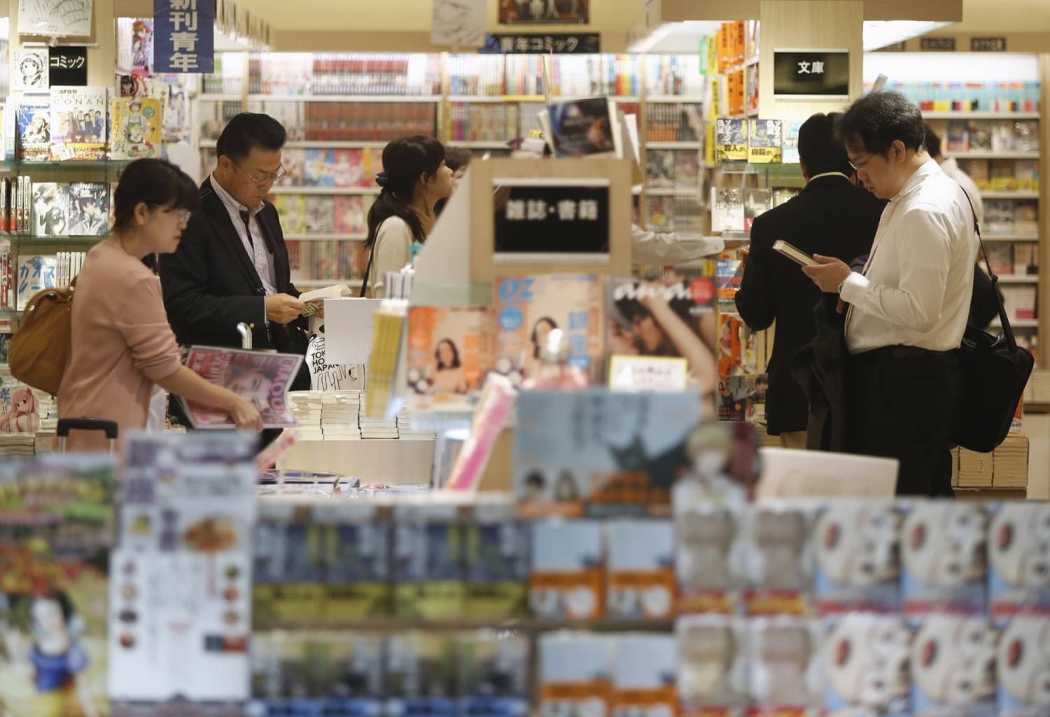 Japan's Bookstores Fall Below 10,000 for the First Time in History