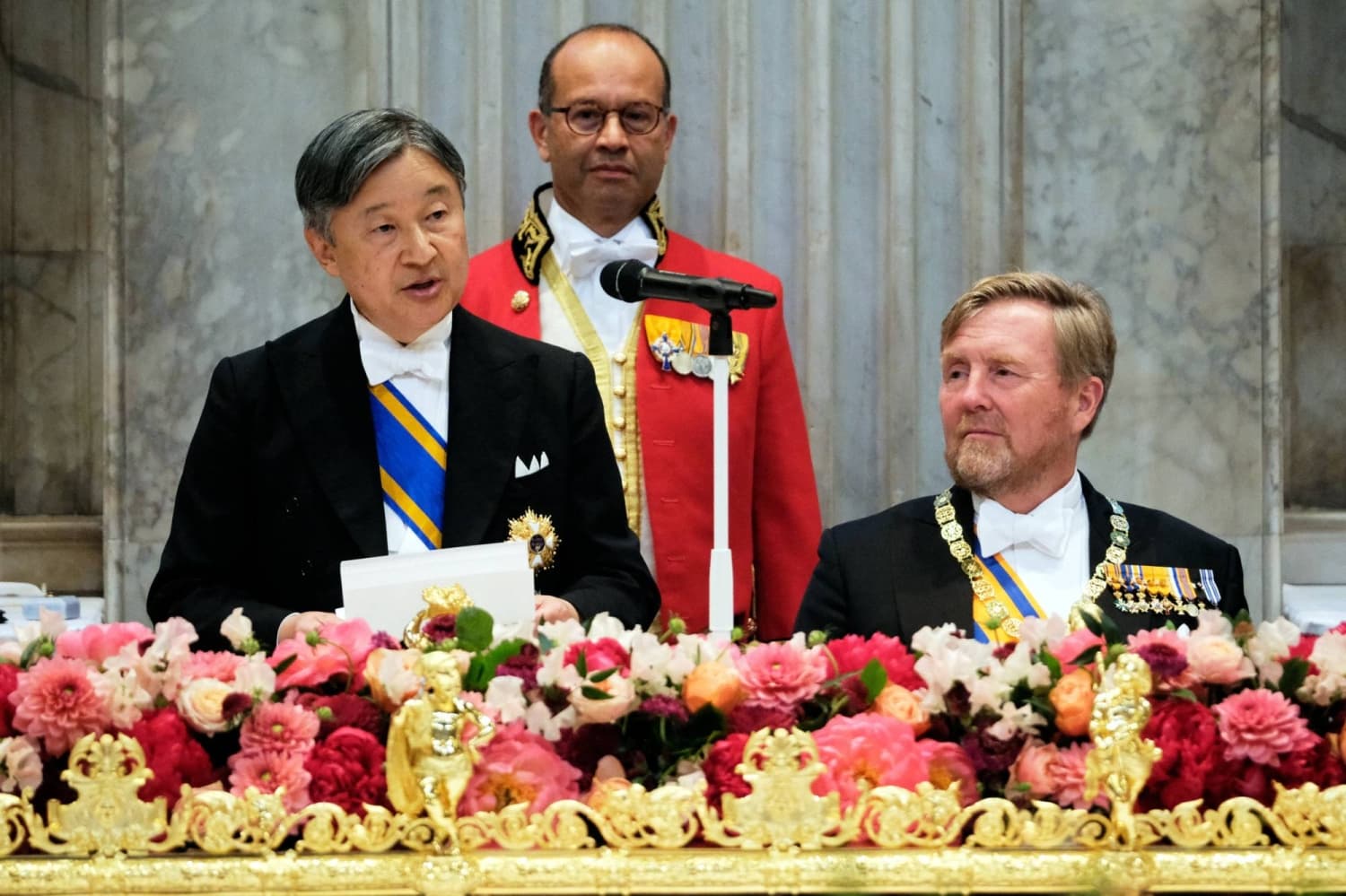 Emperor expresses hope for peace at banquet with Dutch royal family