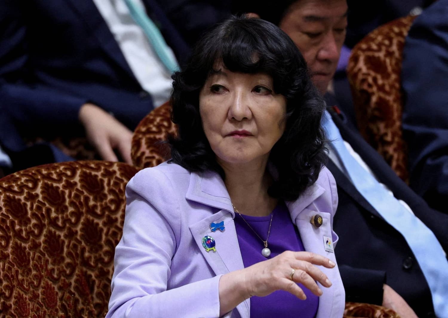 Yen Approaches Four-Decade Low as Finance Minister Issues Caution