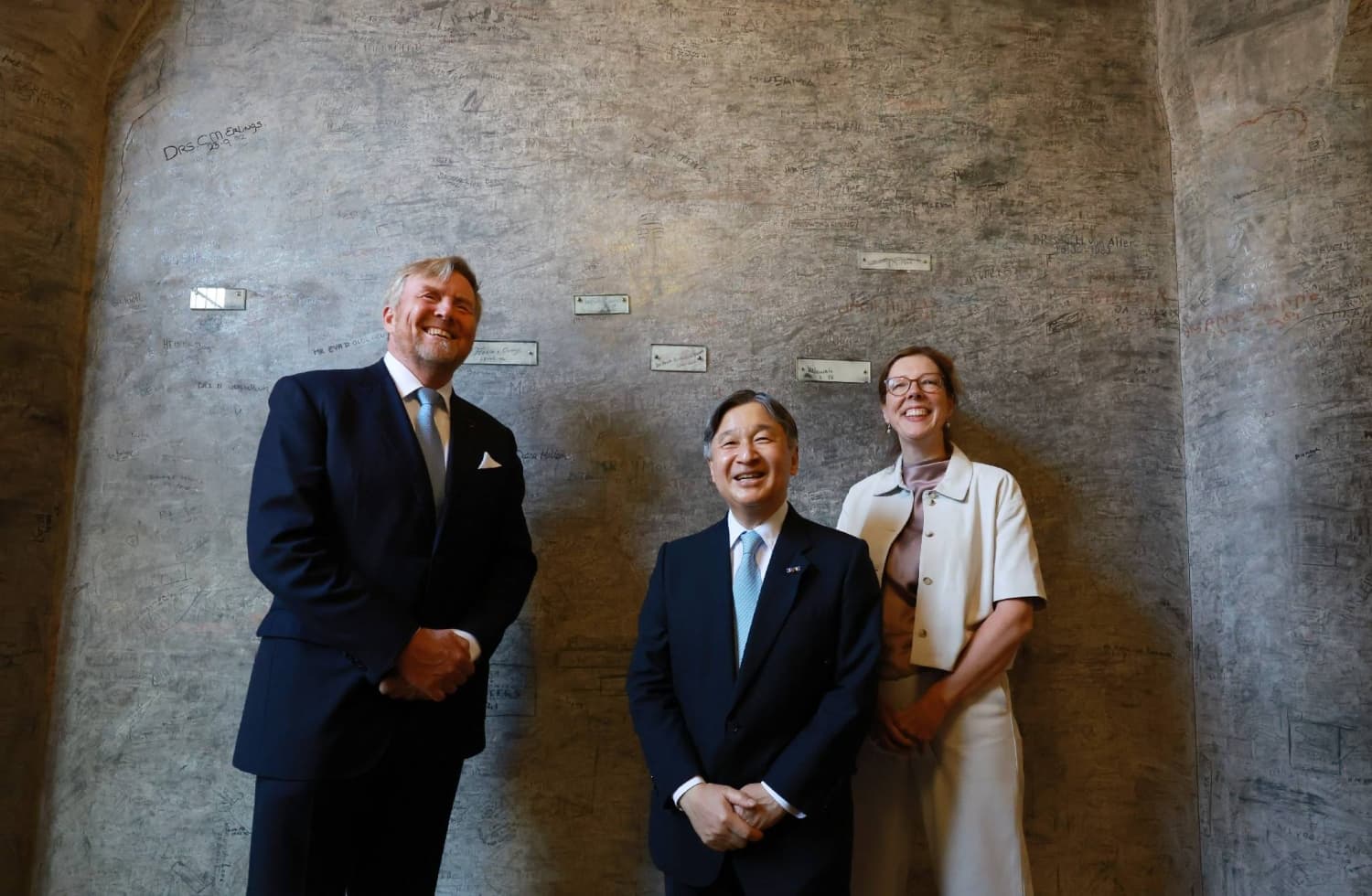 Emperor Engages with Students During Visit to Leiden University in the Netherlands