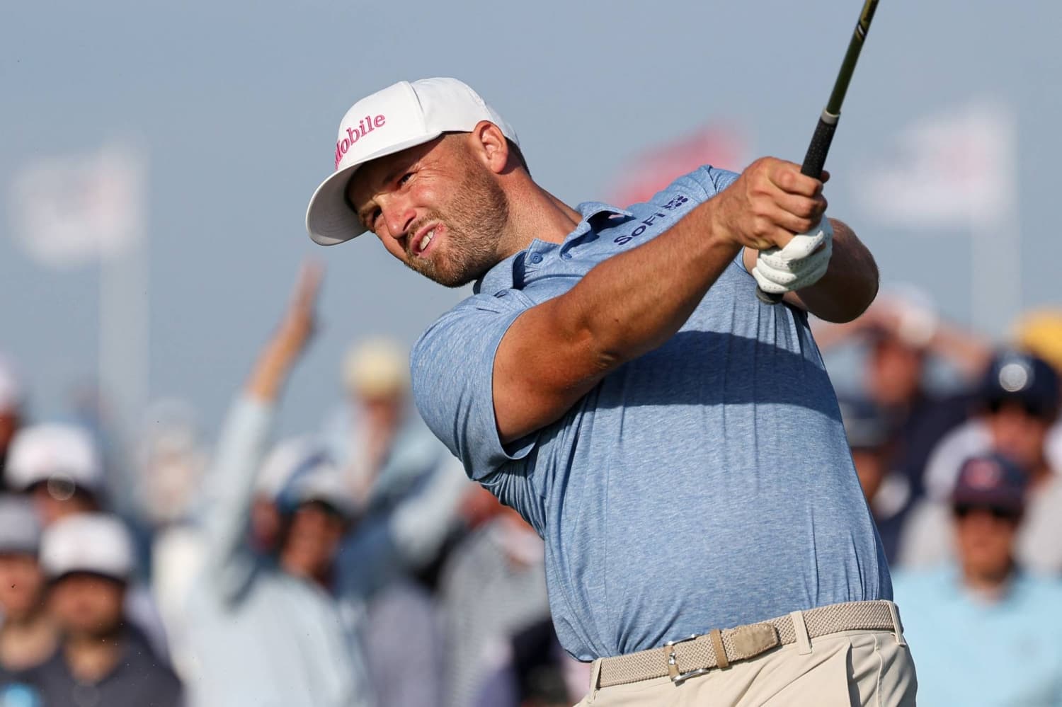 Wyndham Clark Leads After First Day of Suspended U.S. Open