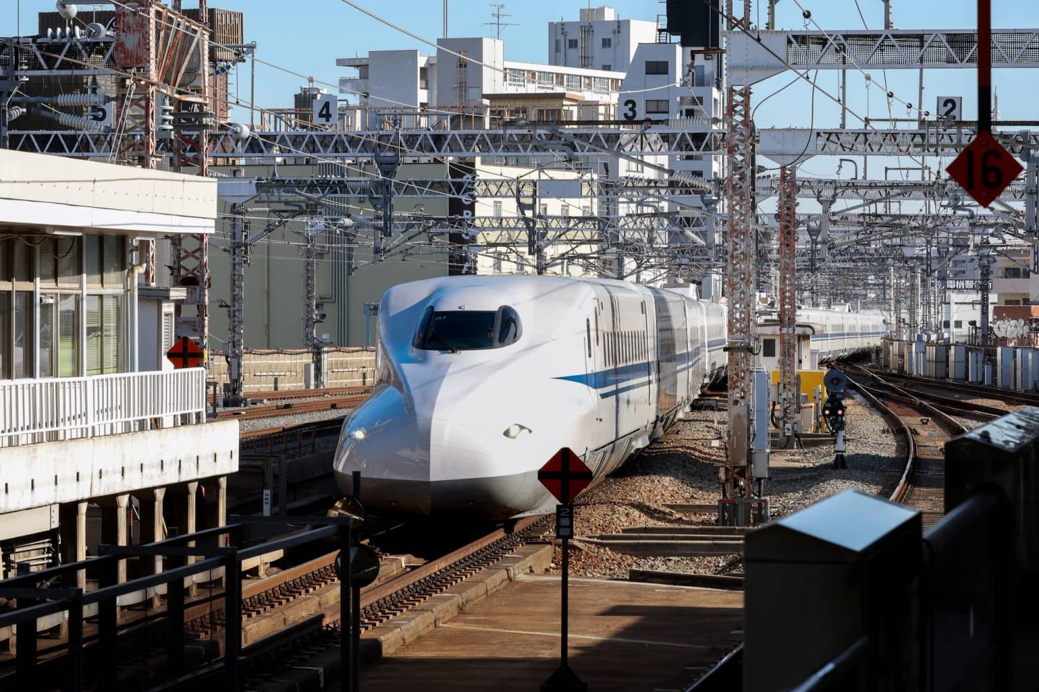 Hokuriku Shinkansen Line Extension Cost Estimates Range from ¥1.7 to ¥7.9 Trillion