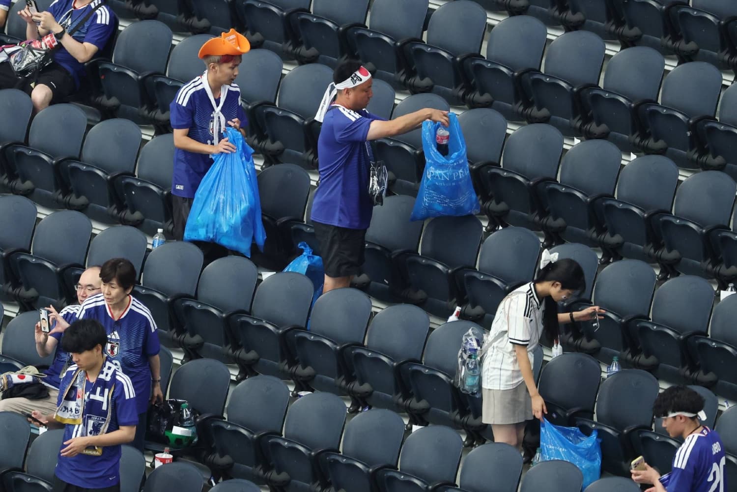 Hajime Moriyasu Commends Japan Fans for Their Cleanliness After Match