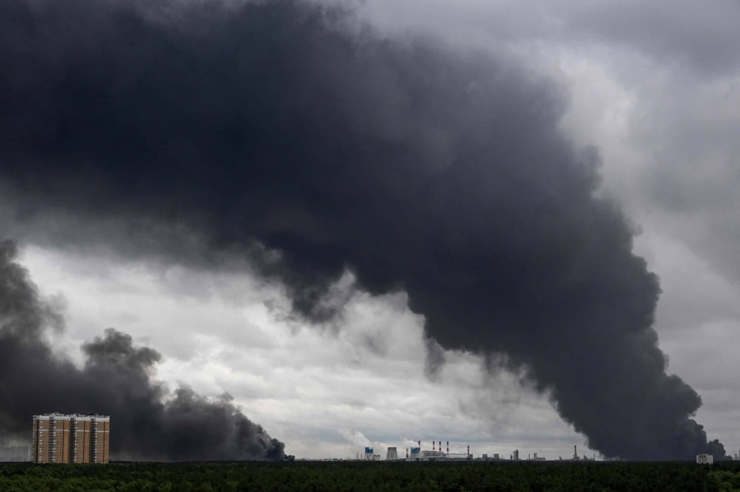 Ukraine Launches Major Drone Attack on Moscow, Raising Fuel Shortage Concerns