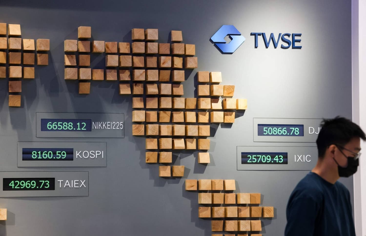 Taiwanese Investors Accumulate Debt Amid AI Stock Market Surge