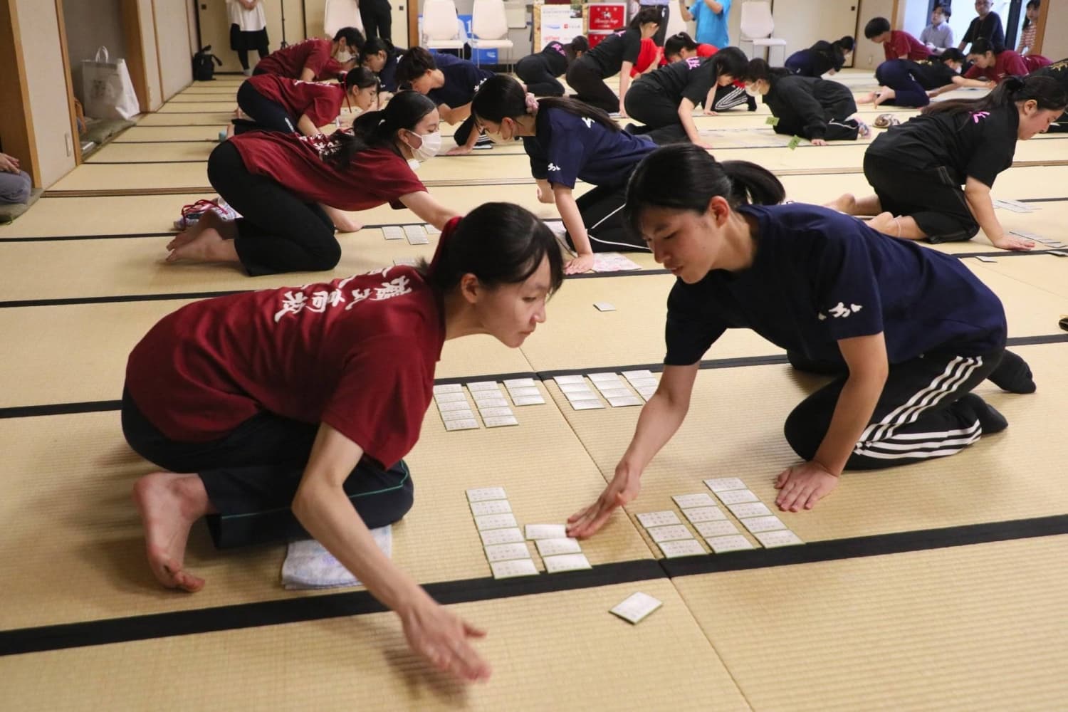 Japan's Leading High School Karuta Players Compete in Unique Tournament