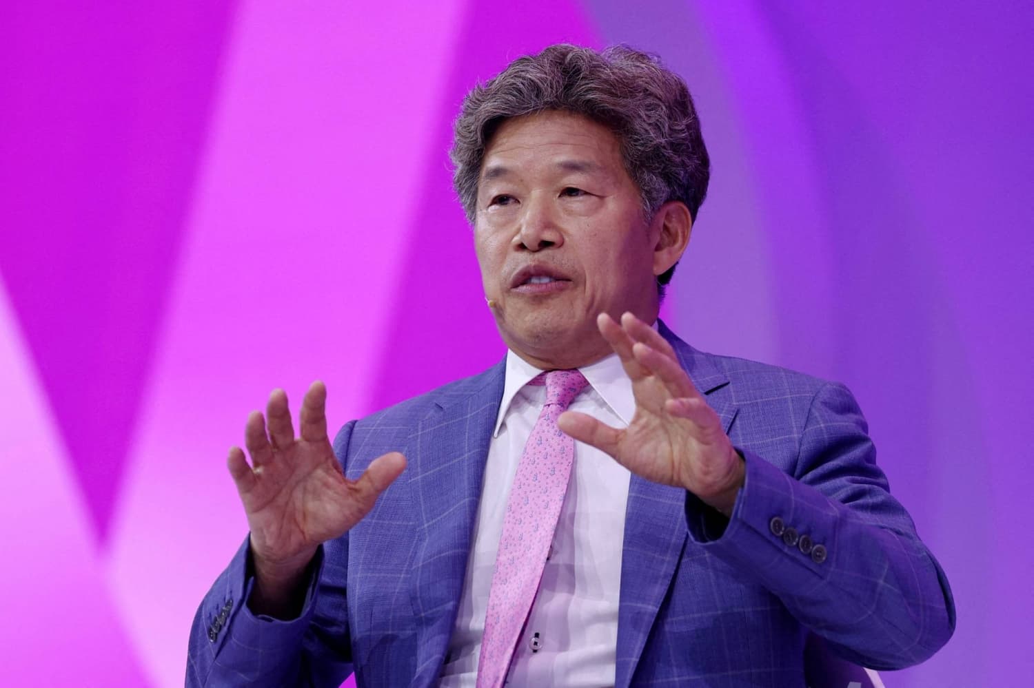 Shein's Executive Chairman to Step Down as IPO Completion Approaches