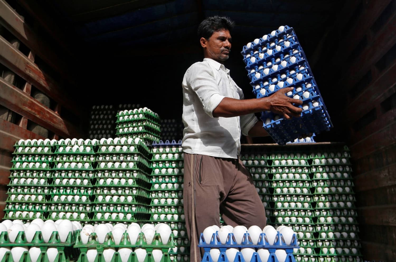 Debate over egg-free school meals highlights political tensions in India