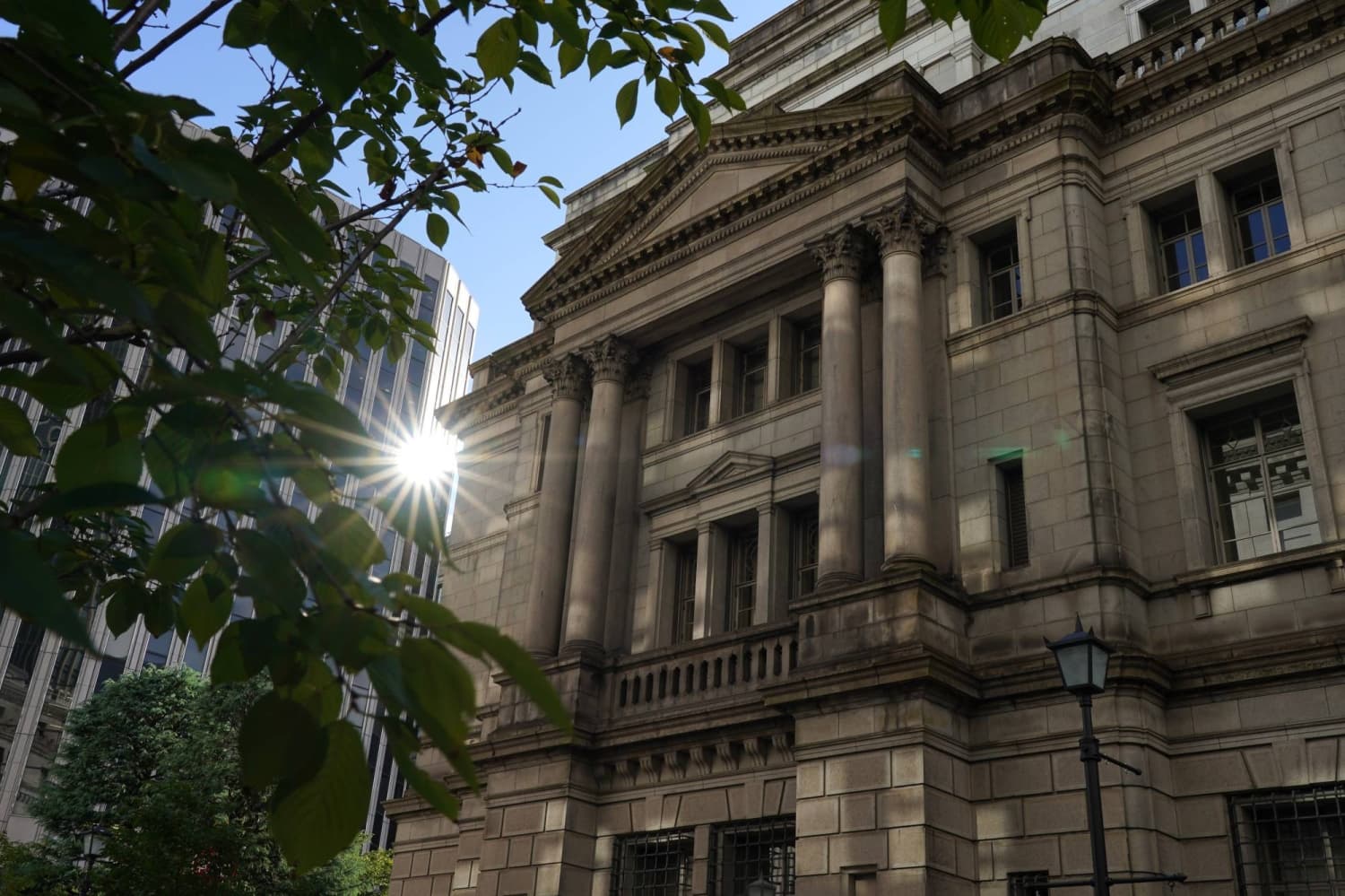 Bank of Japan's 2016 Negative Rate Decision Reveals Board Divisions