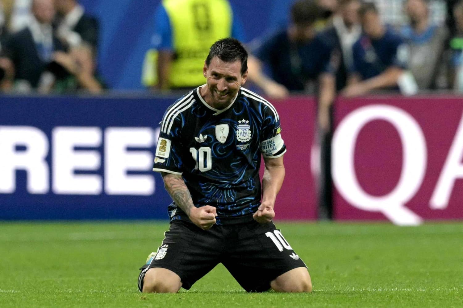 Argentina defeats England to advance to World Cup final