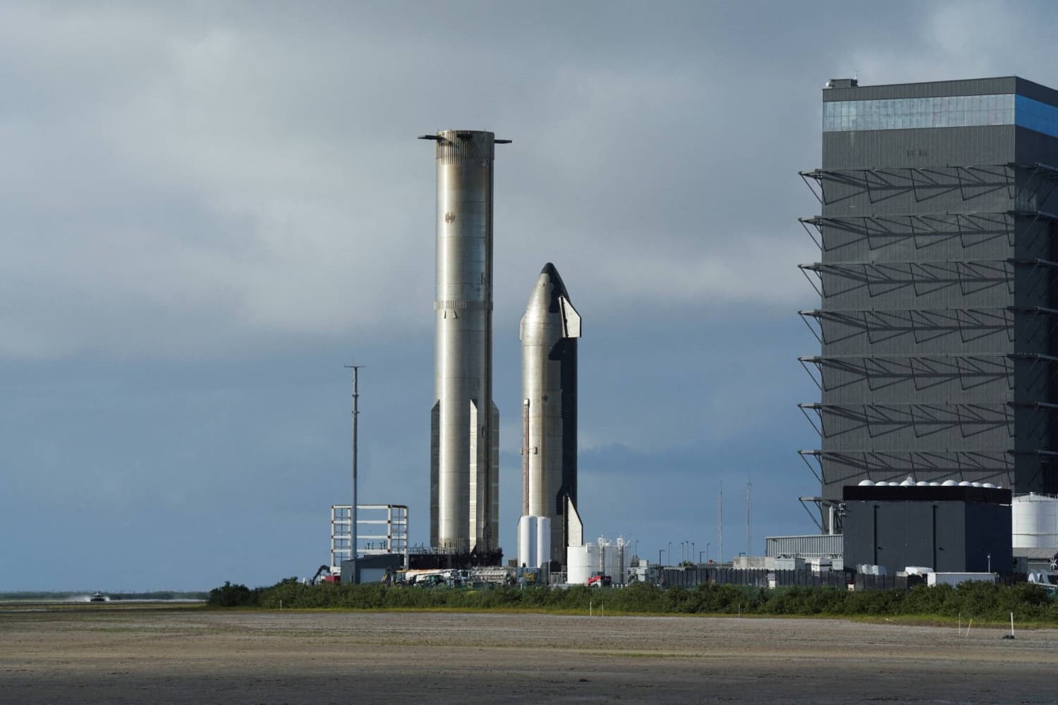 SpaceX's Starship testing faces challenges amid shareholder pressures
