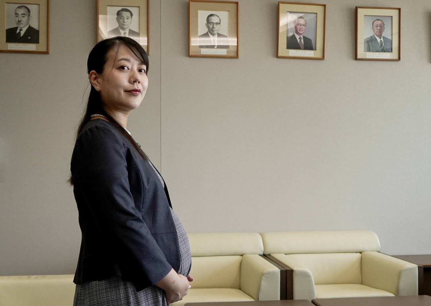 Yawata's Mayor Shoko Kawata Takes Historic Maternity Leave in Japan