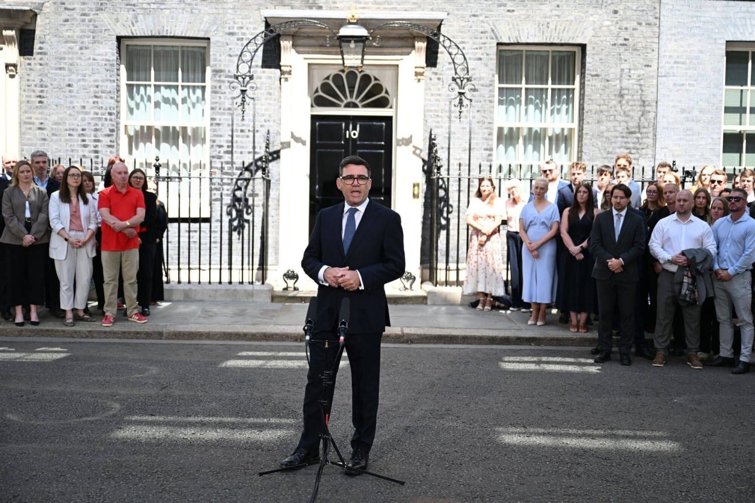 New U.K. Prime Minister Burnham Asserts Leadership with Cabinet Reshuffle