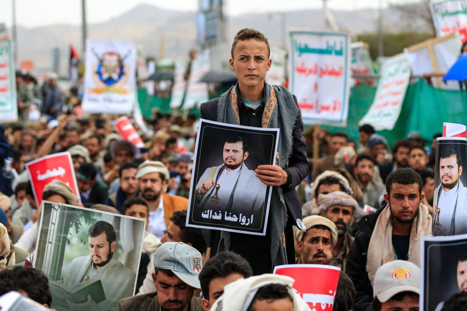 Houthi Blockade in Red Sea Strengthens Iran's Influence on Global Energy Supply