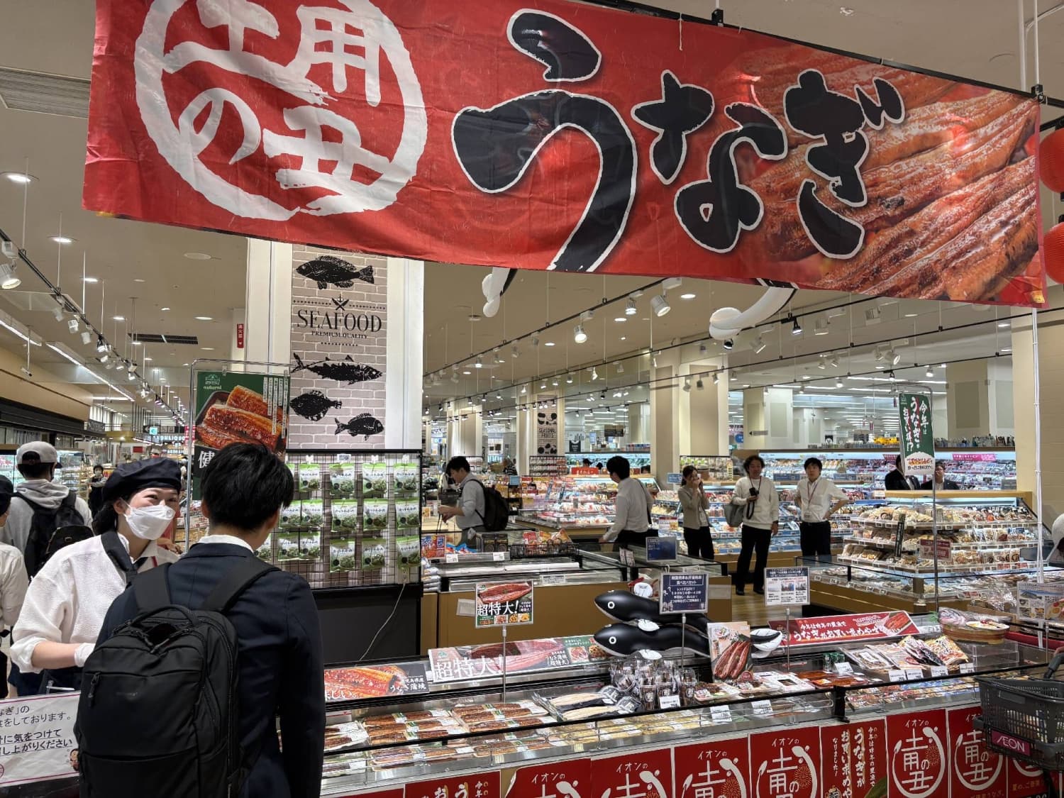 Japanese Supermarkets Reduce Prices on Eel Products for Day of the Ox