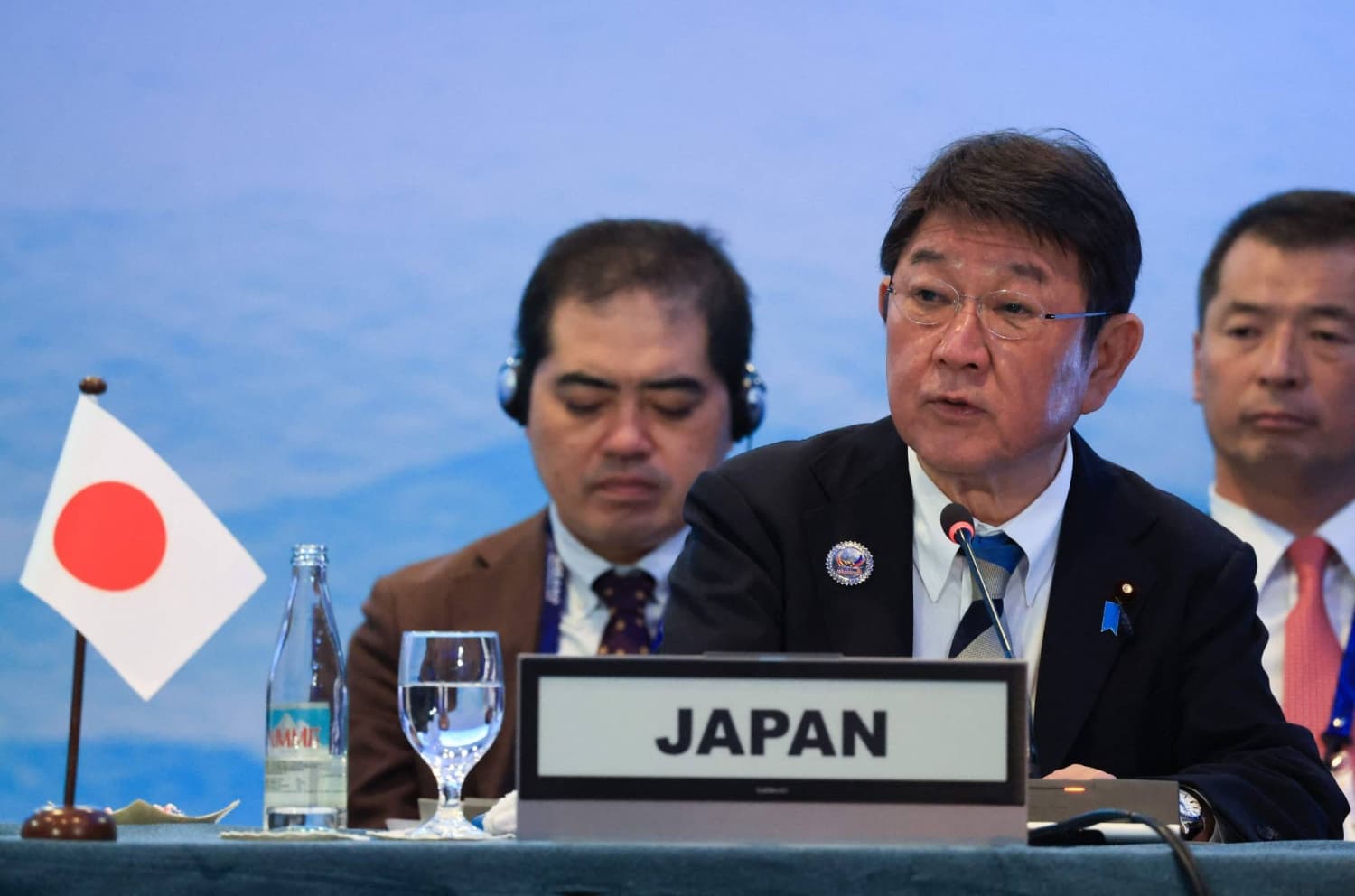 Japan and China’s Foreign Ministers Discuss Relations Amid Takaichi's Taiwan Comments