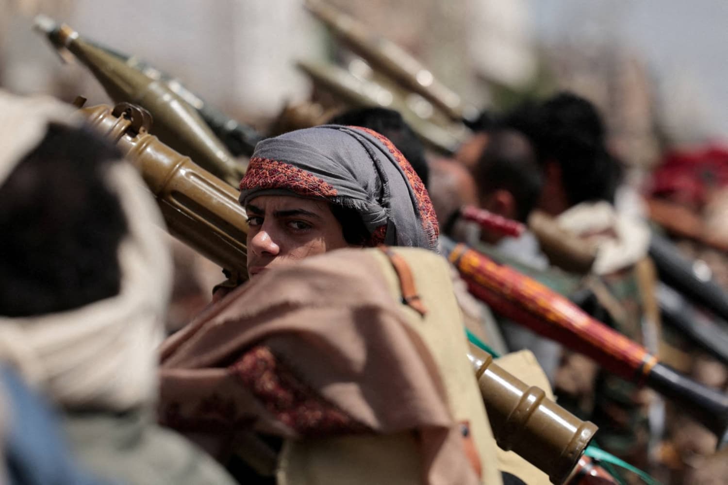 Iran Sends IRGC Commanders and Missile Equipment to Yemen's Houthis