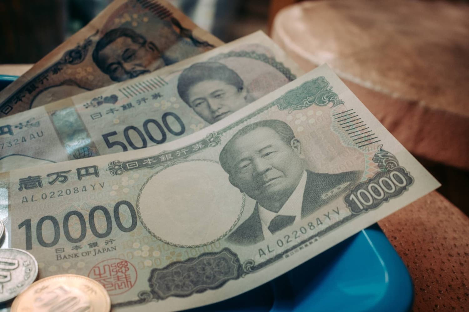 Yen Approaches ¥165 Against Dollar After Hitting 40-Year Low