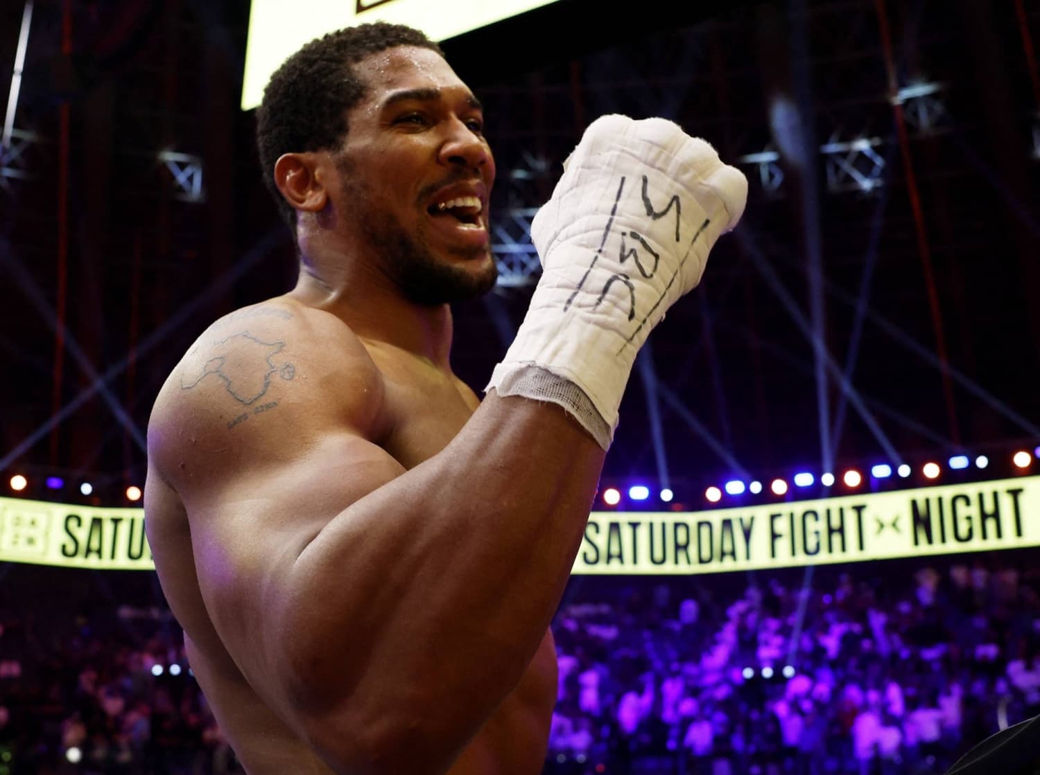 Anthony Joshua defeats Kristian Prenga, setting stage for Tyson Fury match
