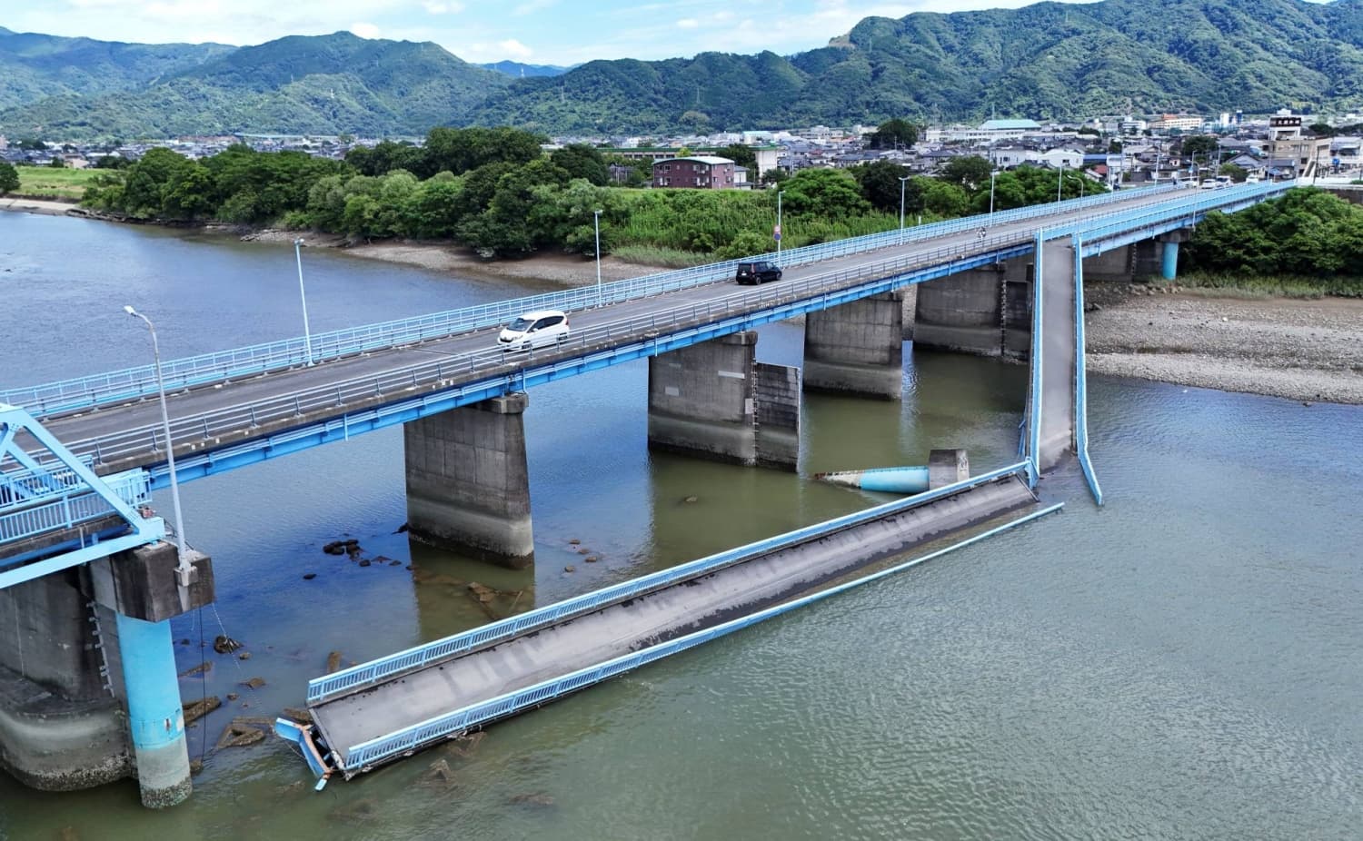 Kumamoto Prefecture Faces Severe Economic Impact Following Earthquake