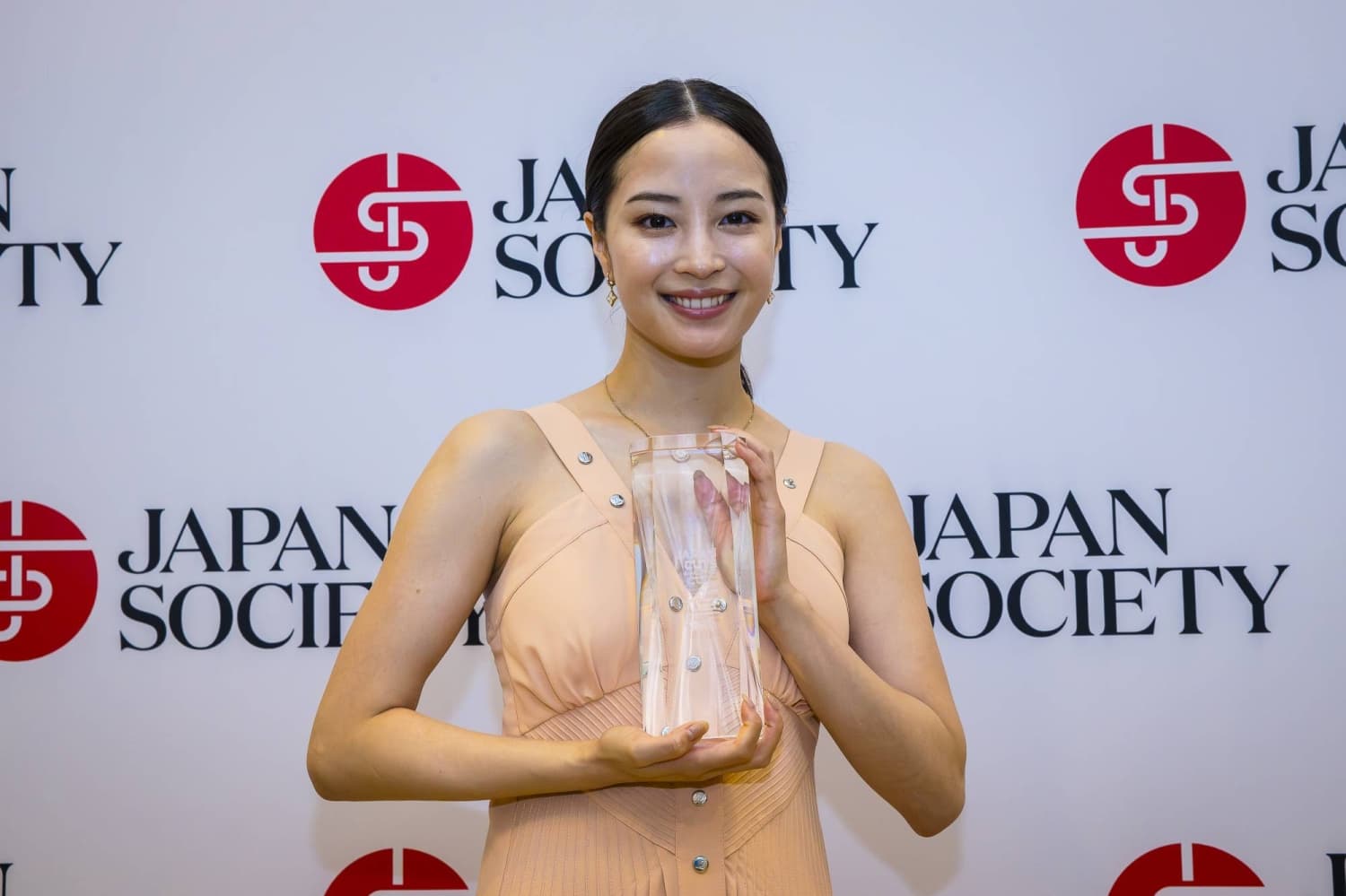 Suzu Hirose Reflects on Her Journey with Renowned Japanese Directors