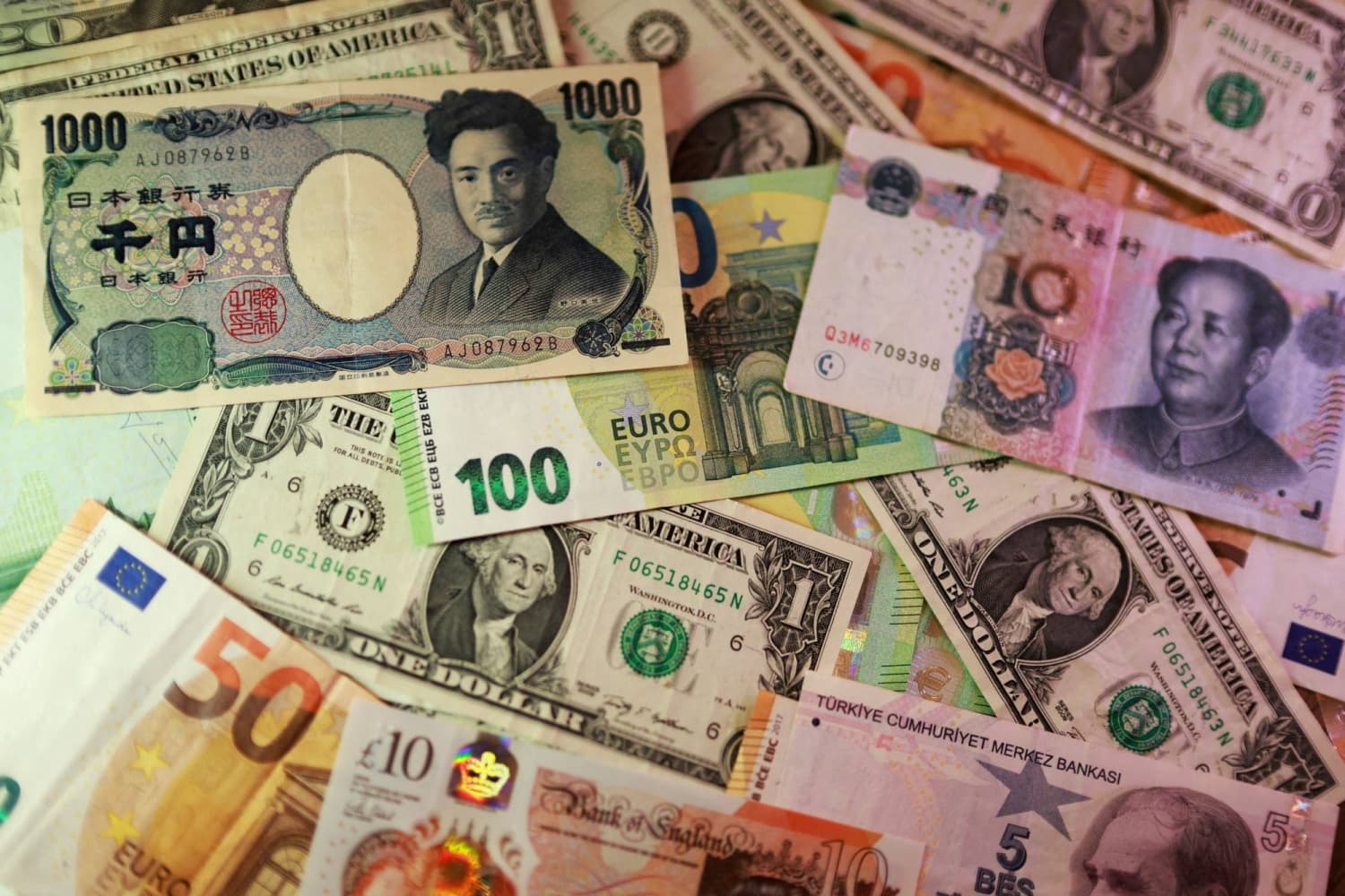 Yen Loses Half of Intervention Gains as Traders Challenge Japan and U.S. Authorities