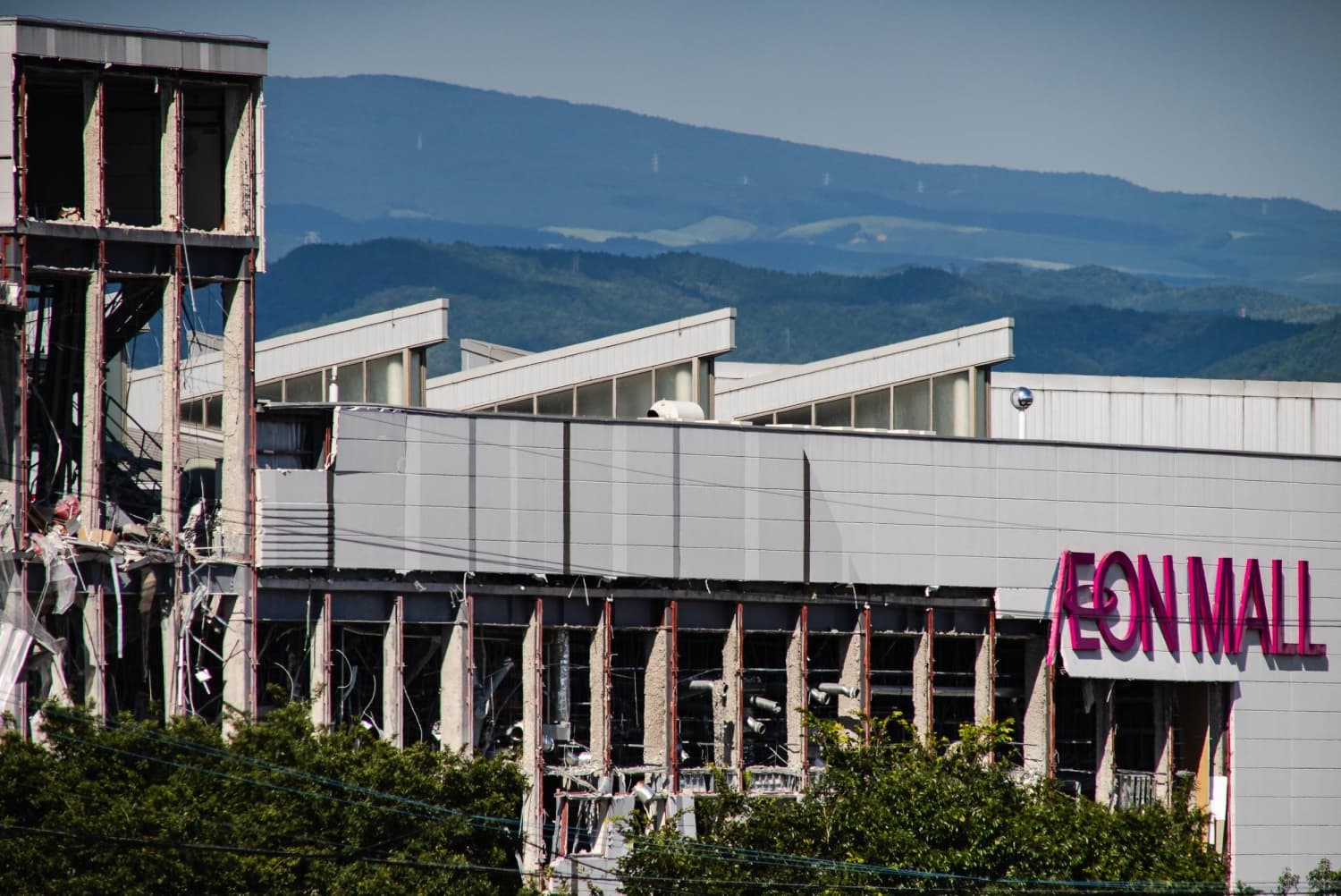 Aeon Permits Workers to Reenter Kumamoto Mall Following Earthquake Evacuation