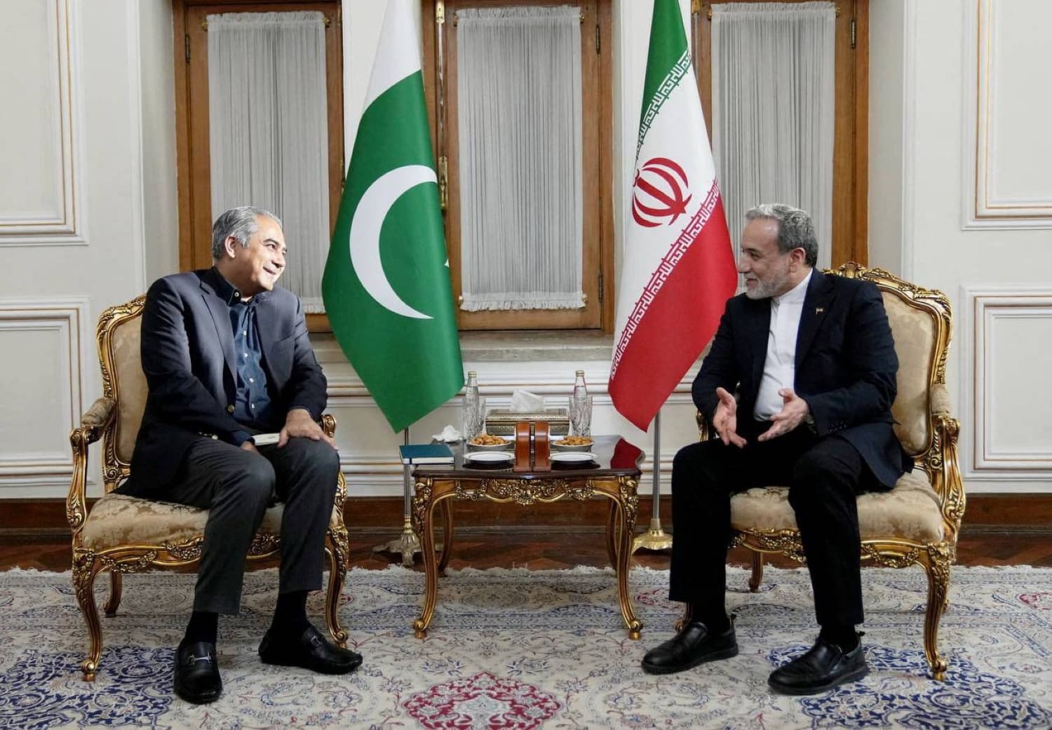 Pakistan Indicates Progress in Deal Amidst Toughened U.S. and Iran Positions