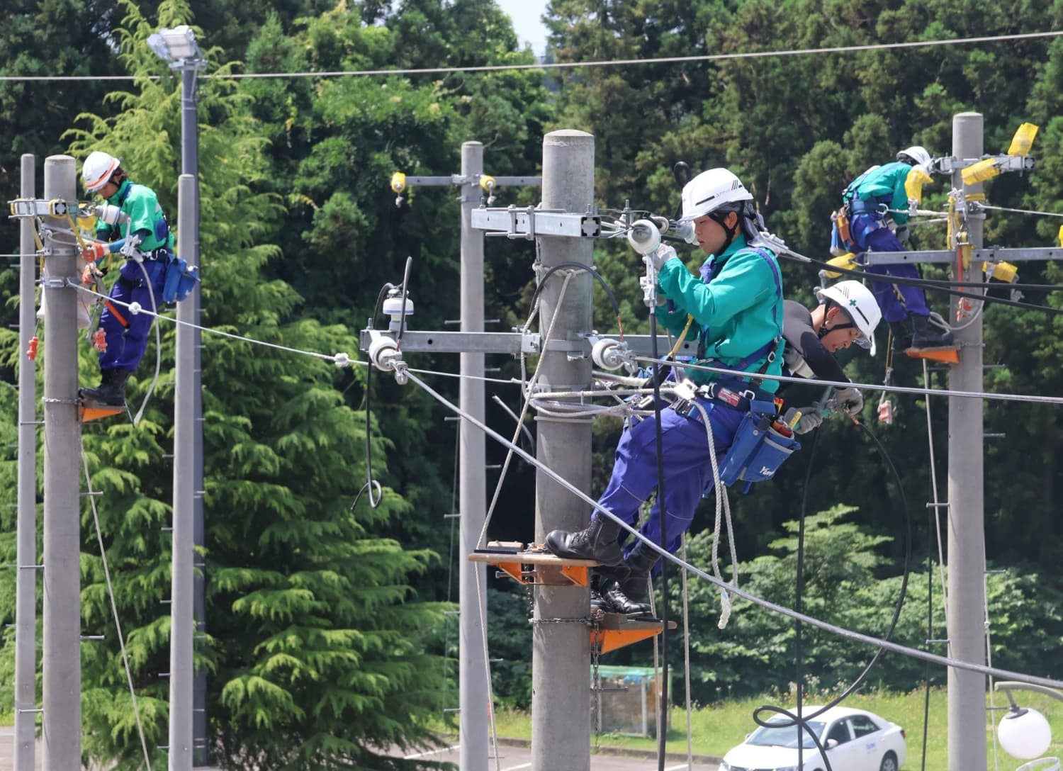 Tohoku Companies Enhance Training for Future Maintenance Engineers