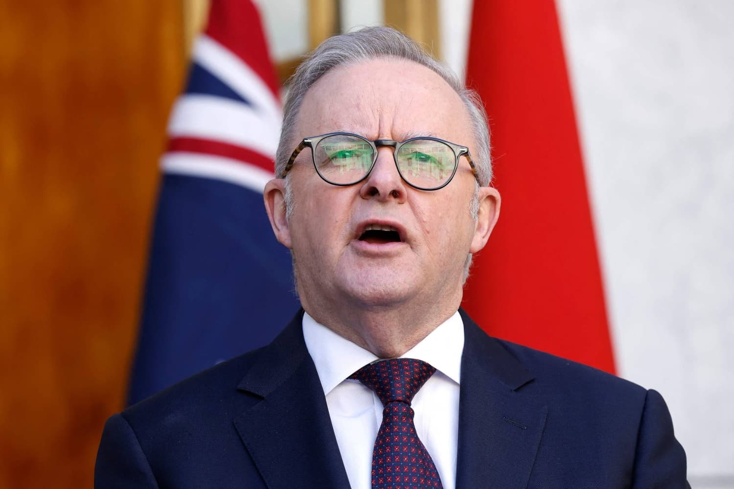 Canberra Clarifies Prime Minister's Comments on Takaichi's Gift
